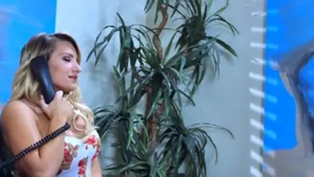 Cali Carter et Charles Dera font du twerk