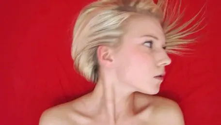 Apretado afeitada checa rubia coño follando