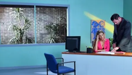 August Ames en falda de bailarín hd
