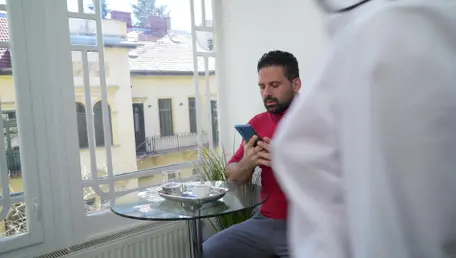 Sessão de lamber mamilos sem sutiã